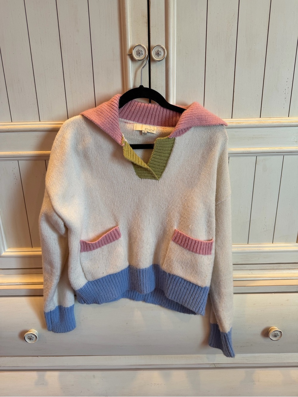 Pinch Cream V-Neck Sweater with Pastel Trim